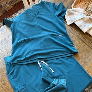 FIGS Caribbean blue Scrub Set, casma top, Zamora pants XXL